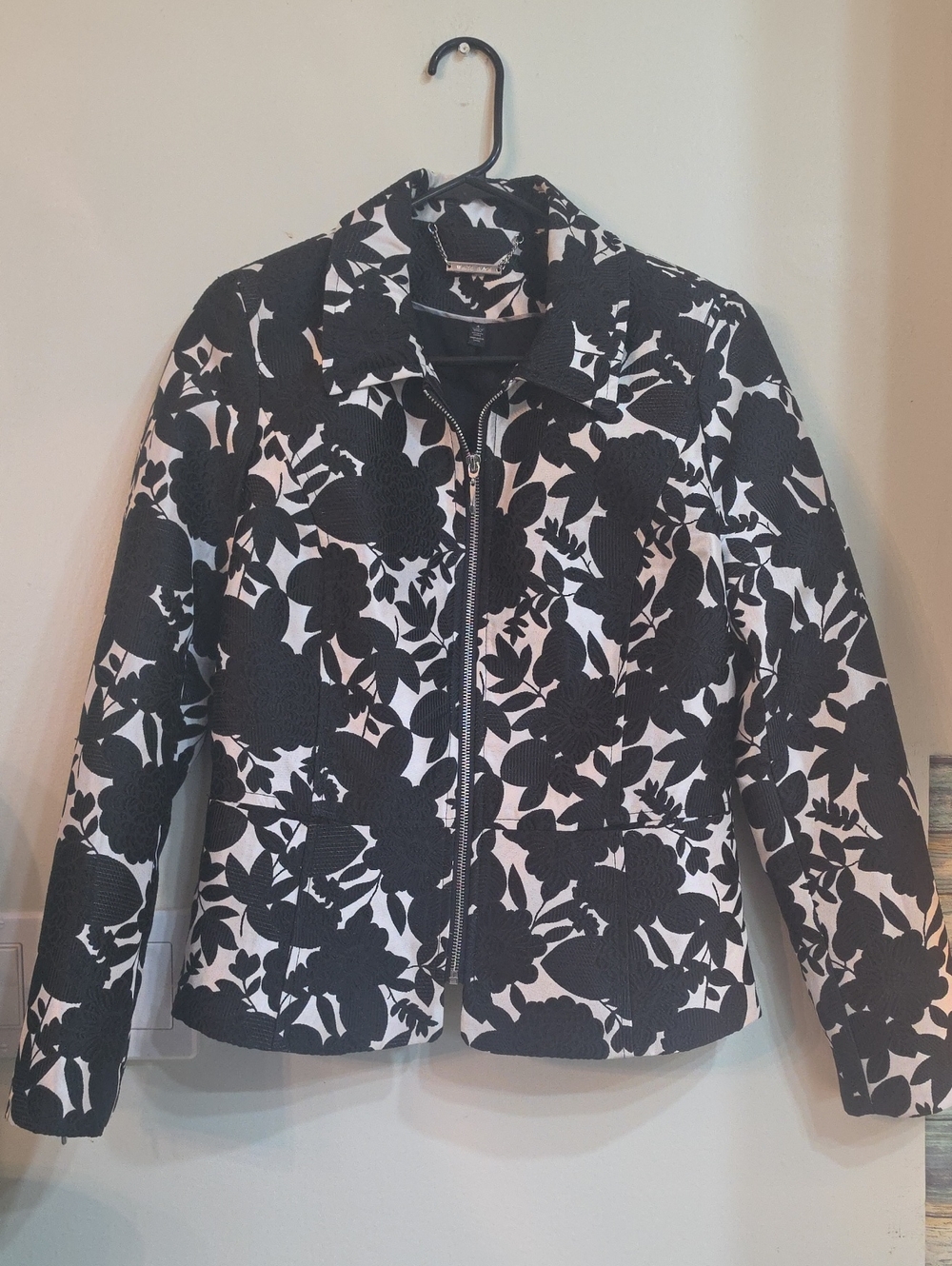 White House Black Market Black & White Floral Zip Blazer